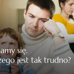 Smutny ojciec, matka z dzieckiem i dziewczynka. Trudności w patchworkowych rodzinach, mimo miłości.