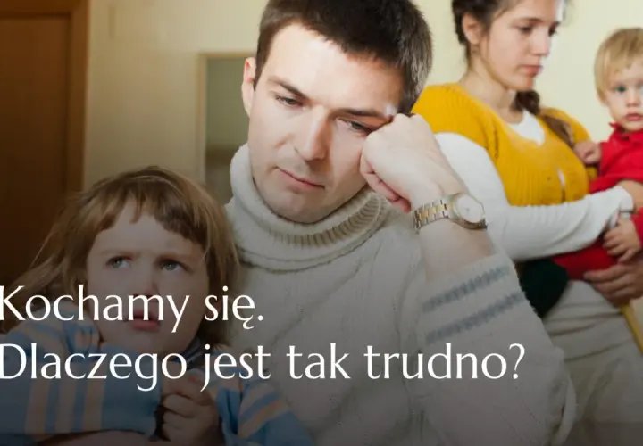 Smutny ojciec, matka z dzieckiem i dziewczynka. Trudności w patchworkowych rodzinach, mimo miłości.
