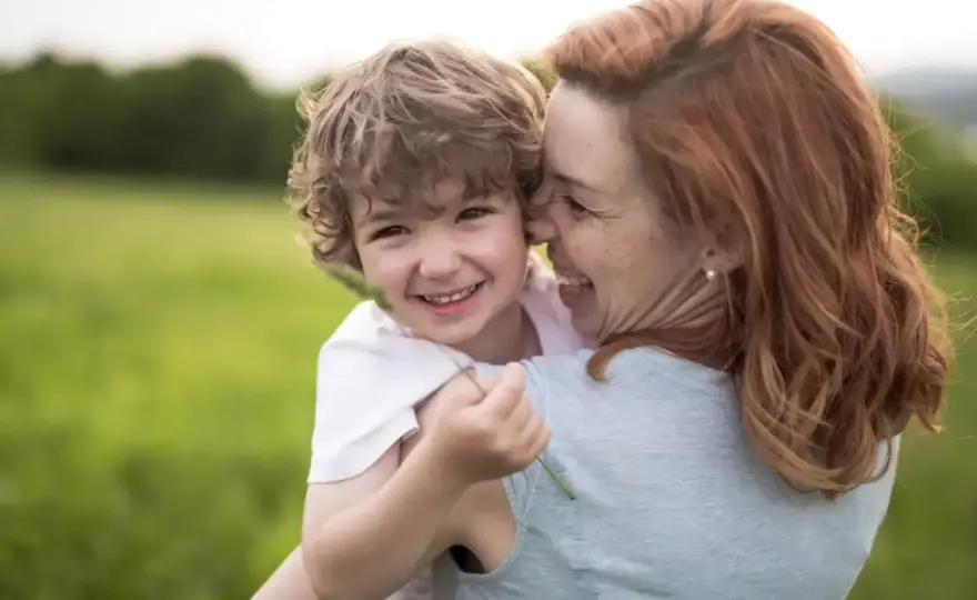 Dobra mama, czyli jaka? Bliskość, granice i relacja z dzieckiem