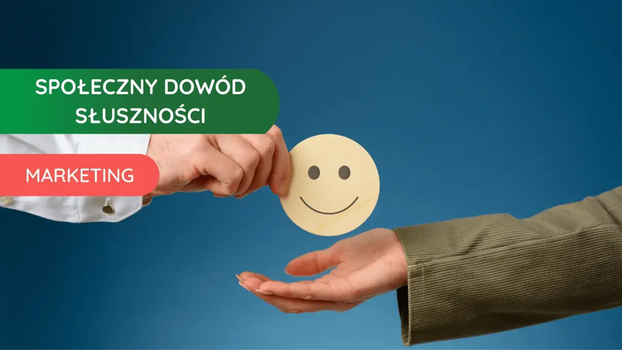 Marketing opiera się na społecznym dowodzie słuszności. Dłoń podaje uśmiechniętą buźkę, symbolizując pozytywne opinie.